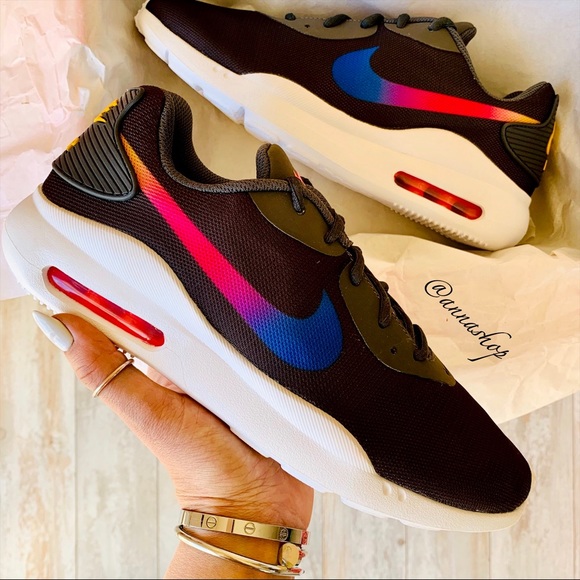 Nike Shoes - NWT Nike air Max oketo